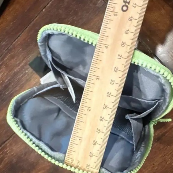 NWT Lululemon NWT Easy Access Crossbody Bag - Rhino Grey/Electric Lemon - Picture 13 of 13